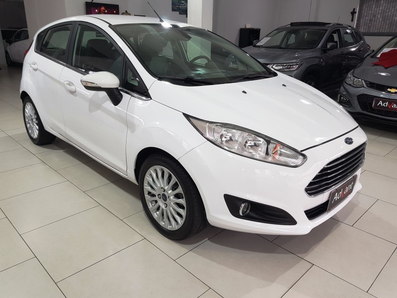 FIESTA 1.6 TITANIUM HATCH 16V FLEX 4P AUTOMÁTICO - 2015 - CAXIAS DO SUL