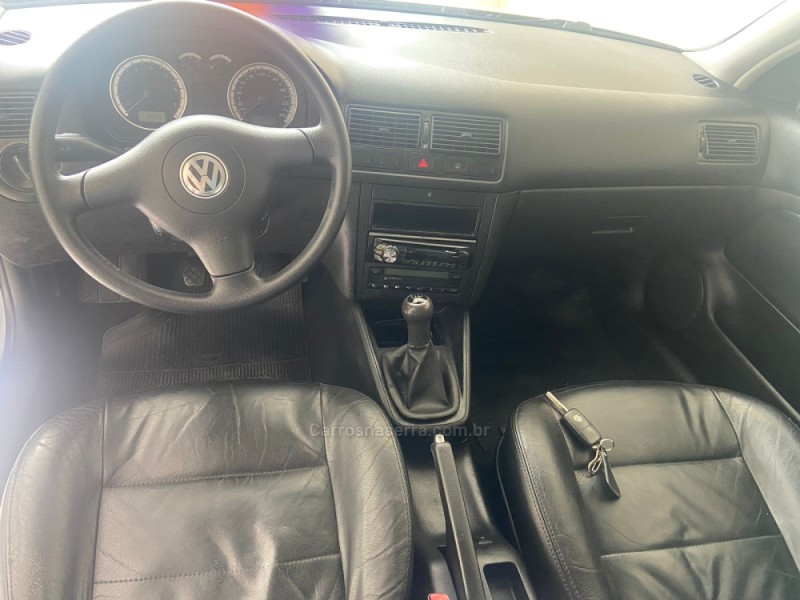 GOLF 1.6 MI GENERATION 8V GASOLINA 4P MANUAL - 2005 - CANELA