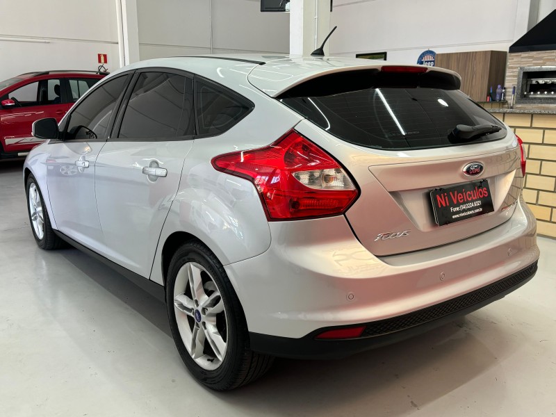 FOCUS 2.0 SE HATCH 16V FLEX 4P AUTO - 2015 - CAXIAS DO SUL