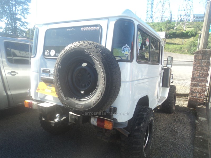 BANDEIRANTE 3.7 BJ50LV-B 4X4 CHASSI LONGO DIESEL 2P MANUAL - 1996 - FARROUPILHA