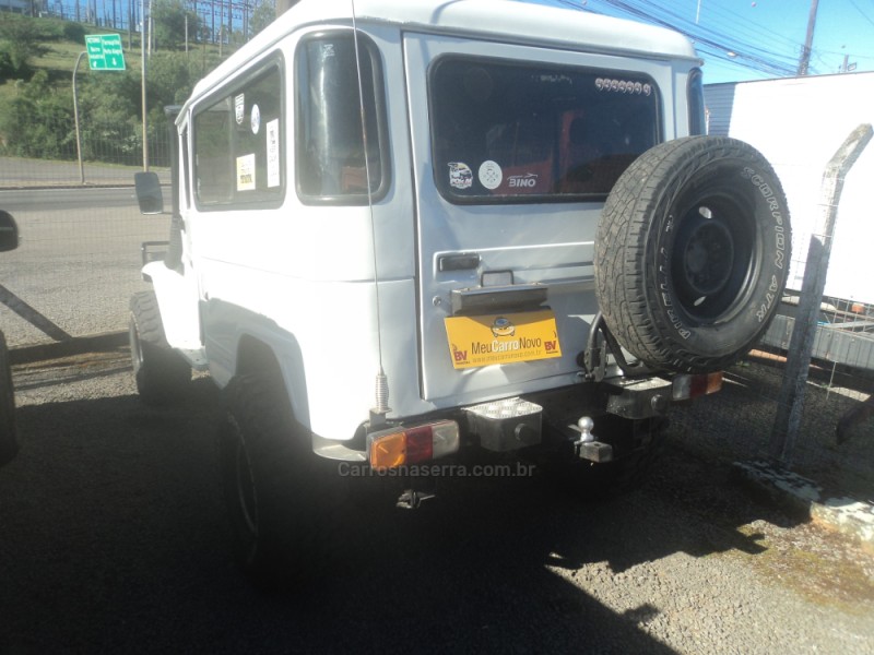 BANDEIRANTE 3.7 BJ50LV-B 4X4 CHASSI LONGO DIESEL 2P MANUAL - 1996 - FARROUPILHA