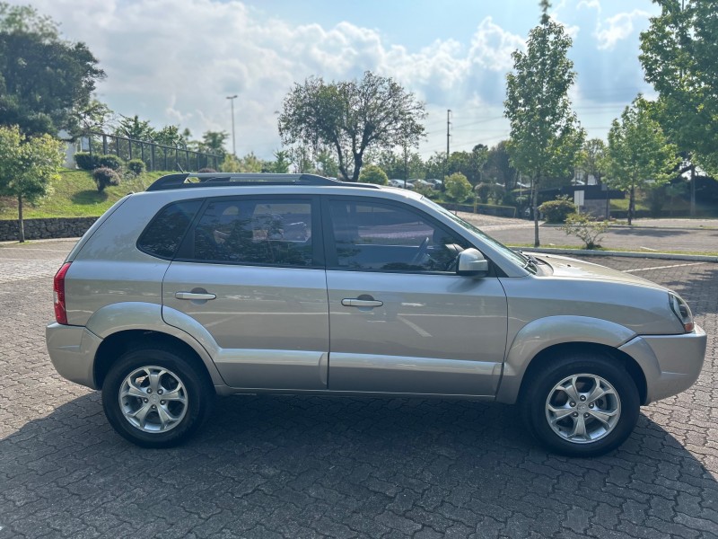 TUCSON 2.0 MPFI GLS 16V 143CV 2WD FLEX 4P AUTOMÁTICO - 2010 - CAXIAS DO SUL