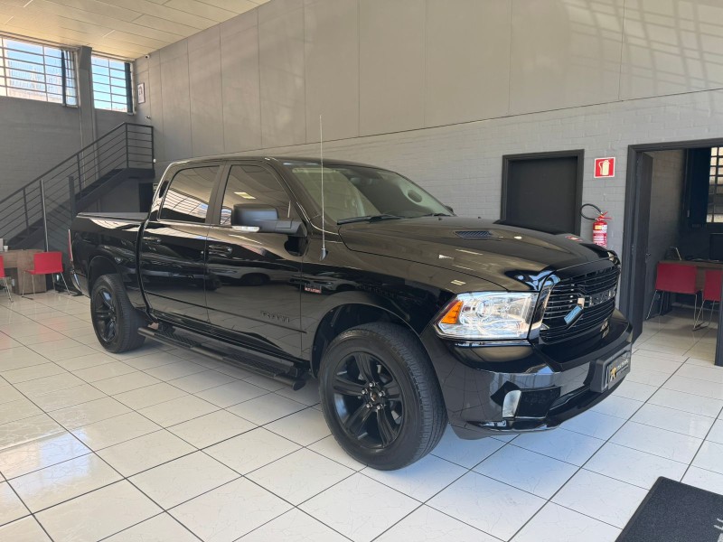 CLASSIC 5.7 V8 GASOLINA LARAMIE NIGHT EDITION CD 4X4 AUTOMÁTICO - 2022 - CAXIAS DO SUL