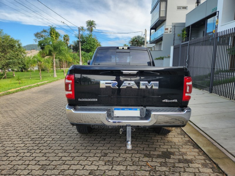 2500 LARAMIE  - 2021 - MONTENEGRO