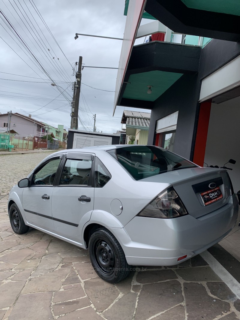 FIESTA 1.6 SE SEDAN 16V FLEX 4P MANUAL - 2011 - CAXIAS DO SUL