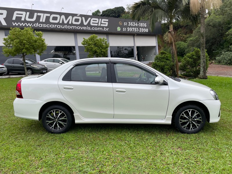 ETIOS 1.5 PLATINUM SEDAN 16V FLEX 4P AUTOMÁTICO - 2018 - BOM PRINCíPIO