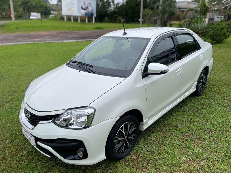 ETIOS 1.5 PLATINUM SEDAN 16V FLEX 4P AUTOMÁTICO - 2018 - BOM PRINCíPIO