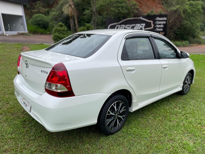 ETIOS 1.5 PLATINUM SEDAN 16V FLEX 4P AUTOMÁTICO - 2018 - BOM PRINCíPIO