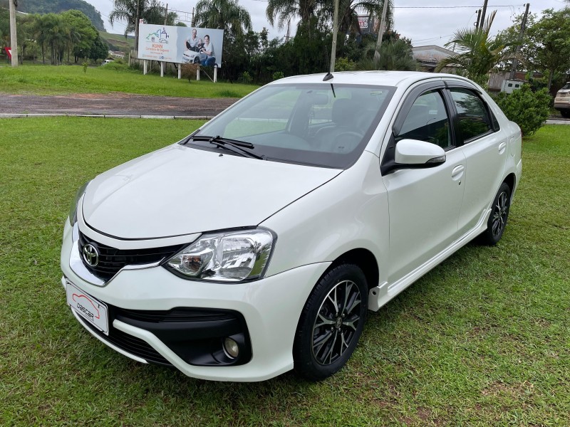 ETIOS 1.5 PLATINUM SEDAN 16V FLEX 4P AUTOMÁTICO - 2018 - BOM PRINCíPIO