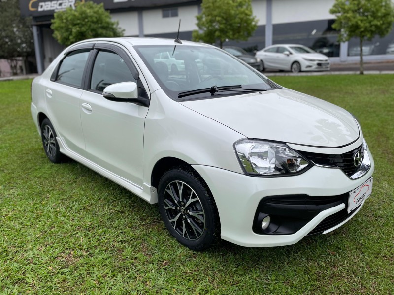 ETIOS 1.5 PLATINUM SEDAN 16V FLEX 4P AUTOMÁTICO - 2018 - BOM PRINCíPIO