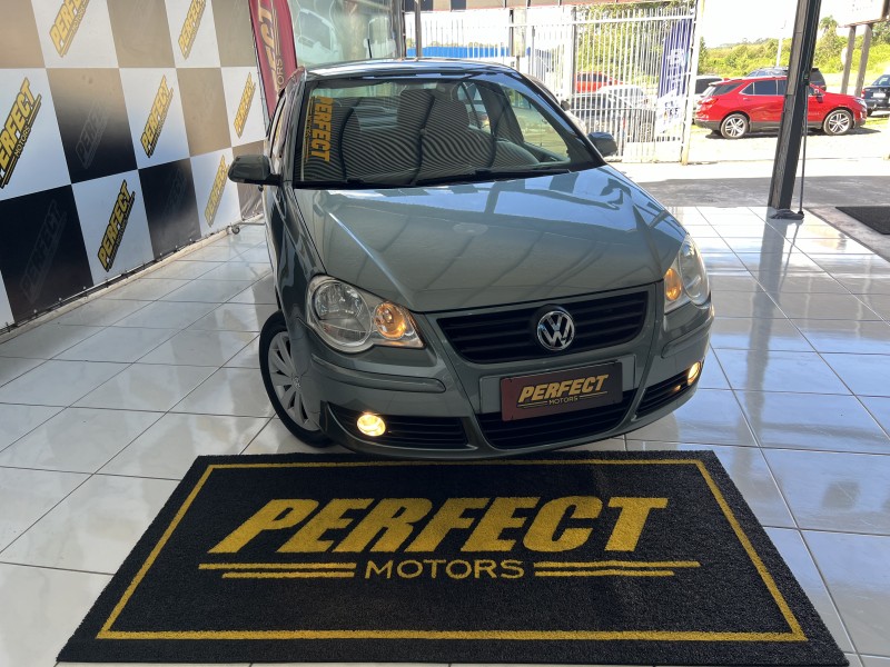 POLO SEDAN 1.6 MI 8V FLEX 4P MANUAL - 2011 - PORTãO