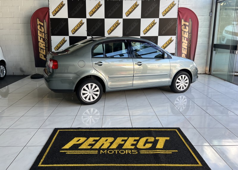 POLO SEDAN 1.6 MI 8V FLEX 4P MANUAL - 2011 - PORTãO