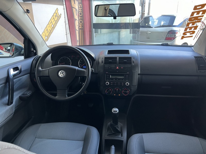 POLO SEDAN 1.6 MI 8V FLEX 4P MANUAL - 2011 - PORTãO