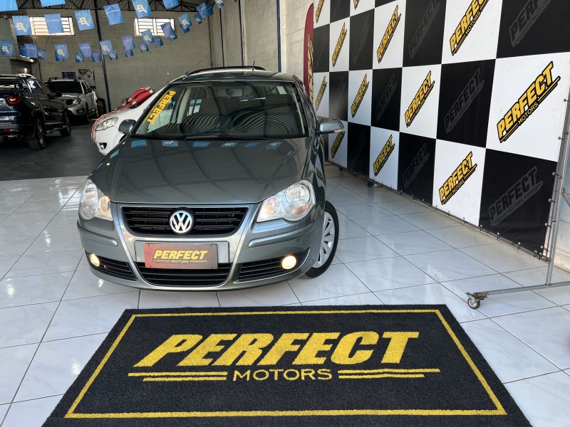 POLO SEDAN 1.6 MI 8V FLEX 4P MANUAL - 2011 - PORTãO