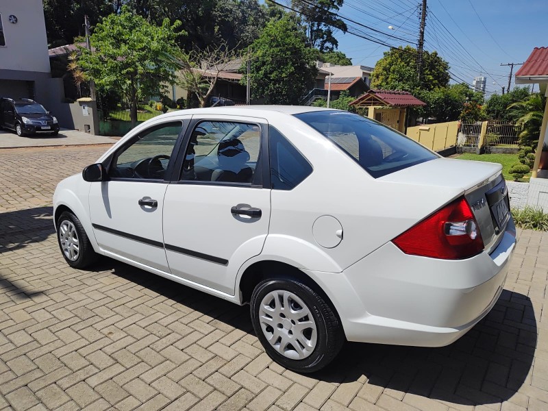 FIESTA 1.0 MPI SEDAN 8V FLEX 4P MANUAL - 2006 - LAJEADO