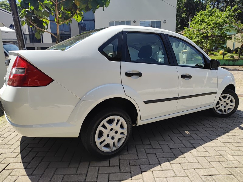 FIESTA 1.0 MPI SEDAN 8V FLEX 4P MANUAL - 2006 - LAJEADO