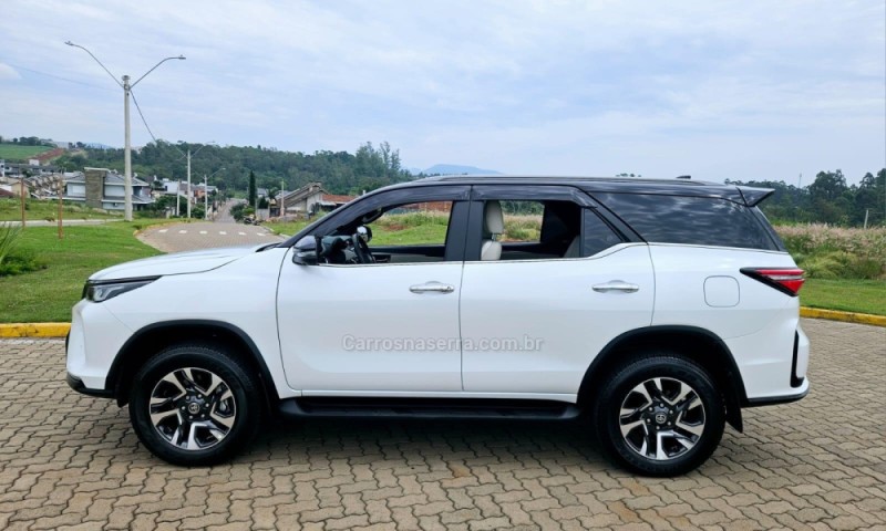 HILUX SW4 2.8 SRX 4X4 DIAMOND 16V TURBO DIESEL 4P 7 LUGARES AUTOMÁTICO - 2024 - LAJEADO