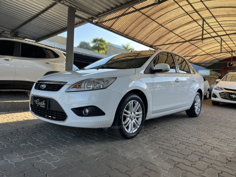 FOCUS 2.0 GHIA SEDAN 16V GASOLINA 4P AUTOMÁTICO - 2011 - BOM PRINCíPIO