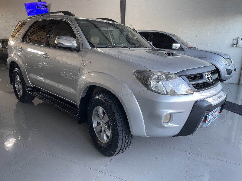 HILUX SW4 3.0 SRV 4X4 7 LUGARES 16V TURBO INTERCOOLER DIESEL 4P AUTOMÁTICO - 2007 - CAXIAS DO SUL