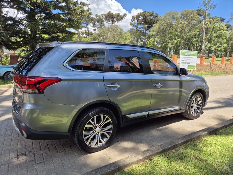 OUTLANDER 2.2 4X4 16V DIESEL 4P AUTOMÁTICO - 2016 - CAXIAS DO SUL