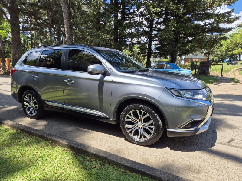 OUTLANDER 2.2 4X4 16V DIESEL 4P AUTOMÁTICO - 2016 - CAXIAS DO SUL