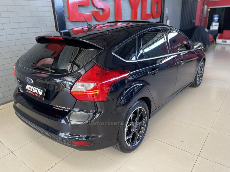 FOCUS 2.0 TITANIUM PLUS HATCH 16V FLEX 4P AUTO - 2015 - ESTâNCIA VELHA