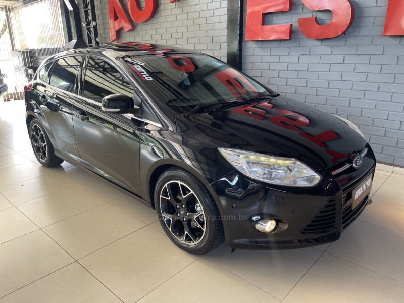 FOCUS 2.0 TITANIUM PLUS HATCH 16V FLEX 4P AUTO - 2015 - ESTâNCIA VELHA