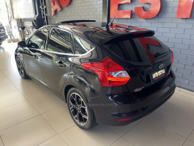 FOCUS 2.0 TITANIUM PLUS HATCH 16V FLEX 4P AUTO - 2015 - ESTâNCIA VELHA