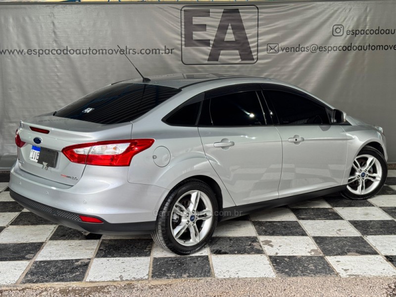 FOCUS 2.0 SE SEDAN 16V FLEX 4P AUTOMÁTICO - 2014 - NOVA PRATA