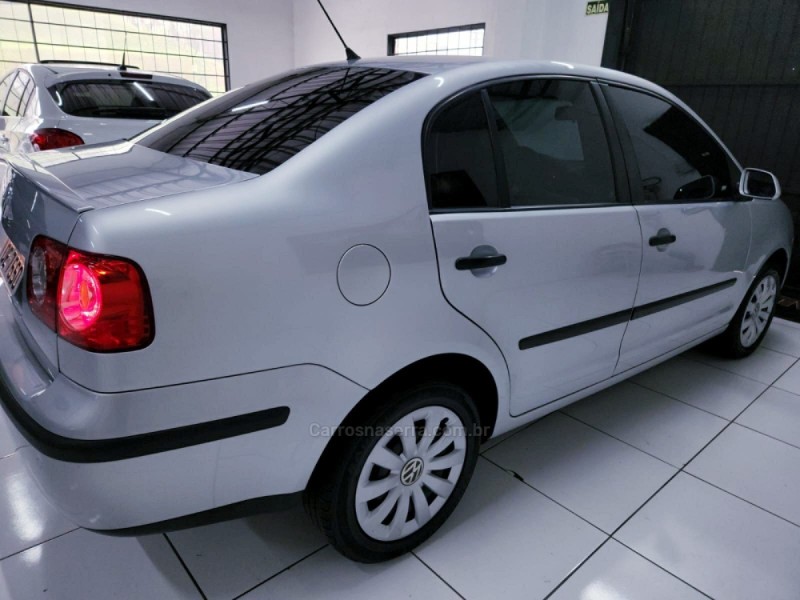 POLO SEDAN 1.6 8V GASOLINA 4P MANUAL - 2010 - CAMPO BOM