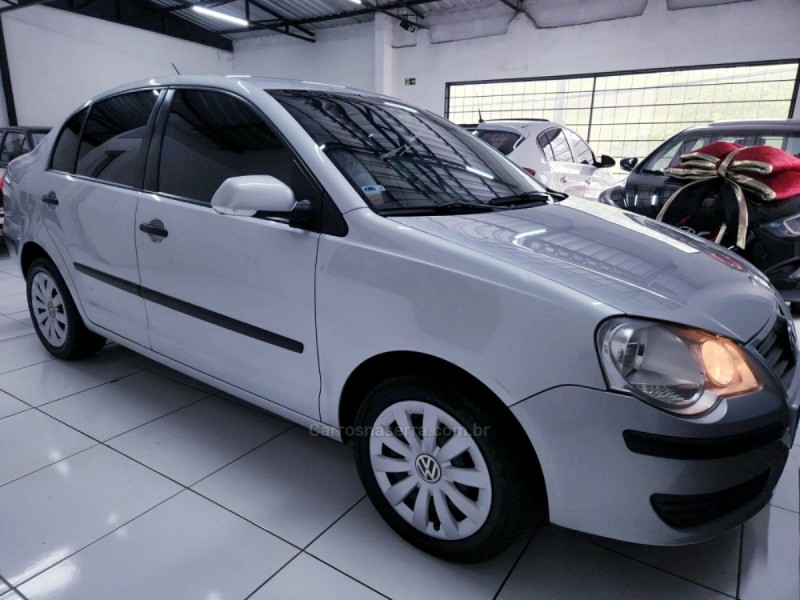 POLO SEDAN 1.6 8V GASOLINA 4P MANUAL - 2010 - CAMPO BOM