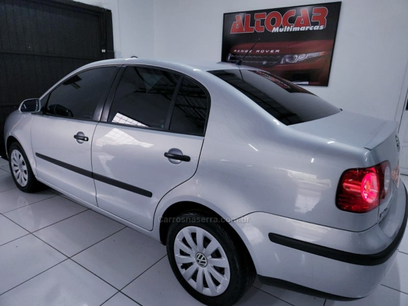 POLO SEDAN 1.6 8V GASOLINA 4P MANUAL - 2010 - CAMPO BOM