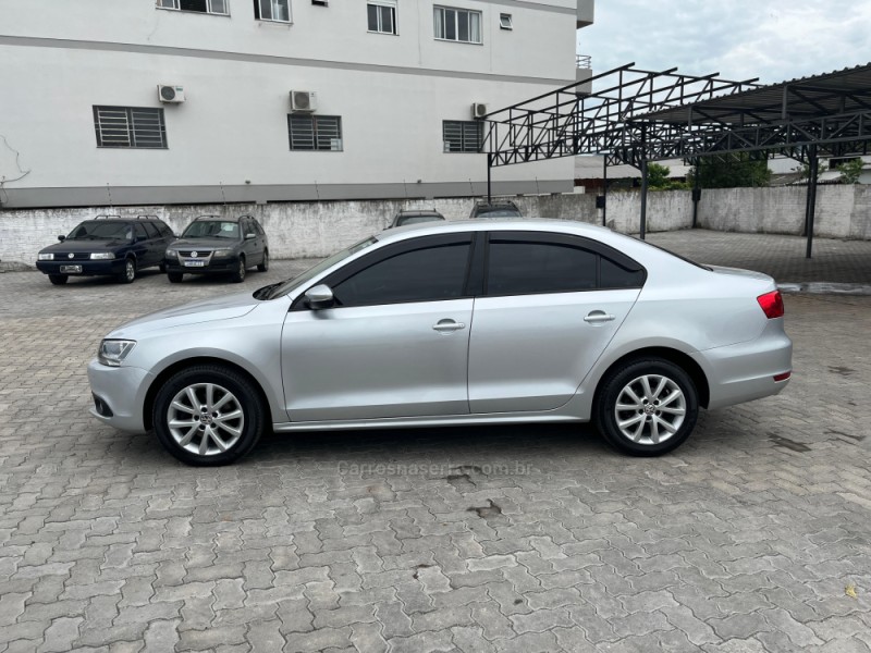 JETTA 2.0 COMFORTLINE FLEX 4P TIPTRONIC - 2014 - SANTA MARIA