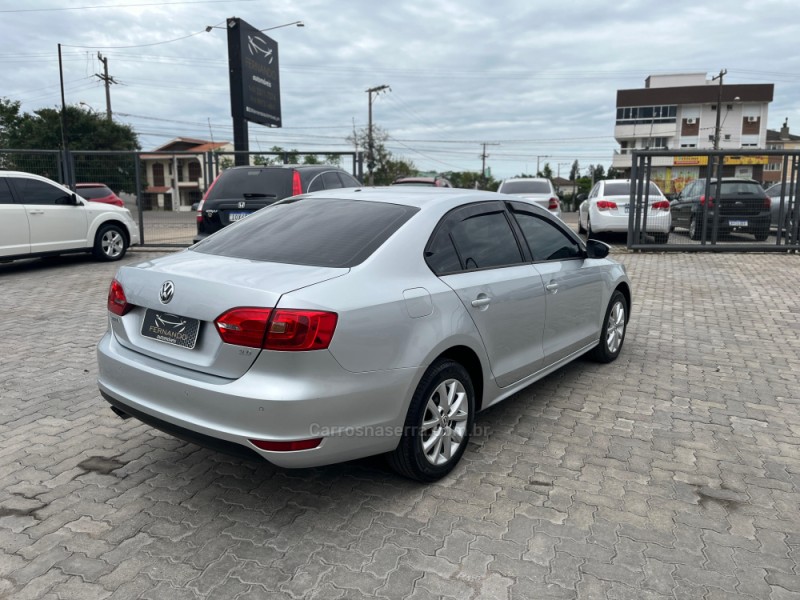 JETTA 2.0 COMFORTLINE FLEX 4P TIPTRONIC - 2014 - SANTA MARIA