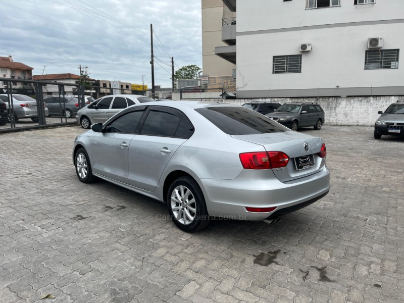 JETTA 2.0 COMFORTLINE FLEX 4P TIPTRONIC - 2014 - SANTA MARIA