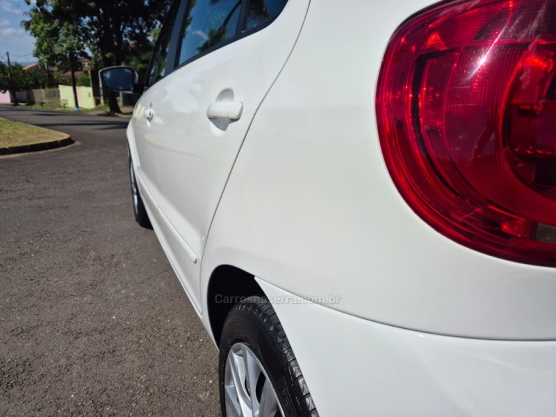 FOX 1.0 MI 8V FLEX 4P MANUAL - 2013 - SãO LEOPOLDO