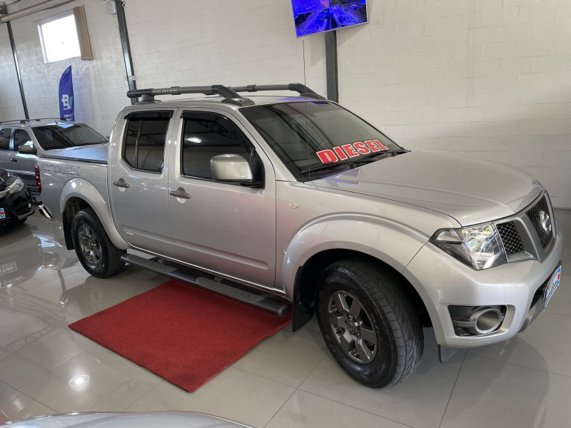 FRONTIER 2.5 SV ATTACK 10 ANOS 4X4 CD TURBO ELETRONIC DIESEL 4P MANUAL - 2014 - CAXIAS DO SUL