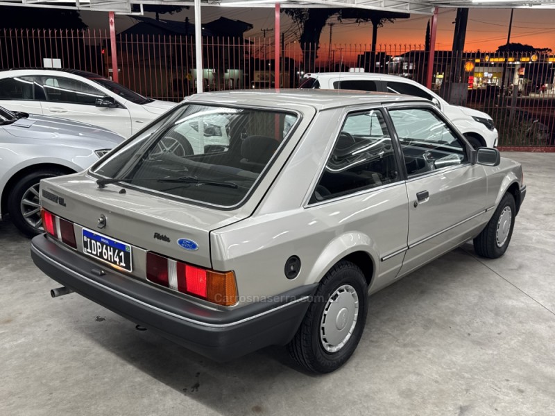 ESCORT 1.6 I GL 8V ÁLCOOL 2P MANUAL - 1989 - CAXIAS DO SUL