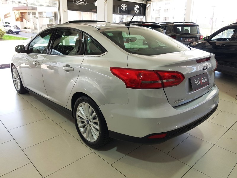 FOCUS 2.0 TITANIUM PLUS FASTBACK 16V FLEX 4P AUTOMÁTICO - 2016 - CAXIAS DO SUL