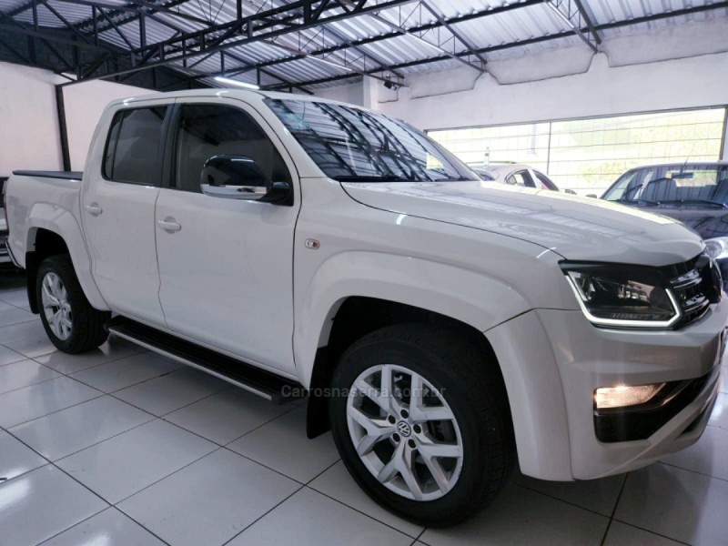 AMAROK 3.0 V6 TDI HIGHLINE CD DIESEL 4MOTION AUTOMÁTICO - 2019 - CAMPO BOM