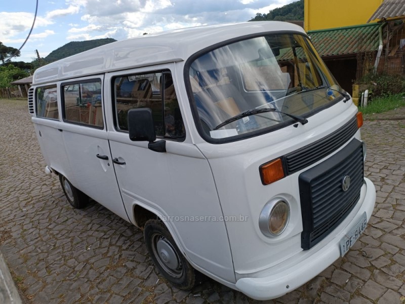 KOMBI 1.4 MI STD 8V FLEX 4P MANUAL - 2009 - NOVA PETRóPOLIS