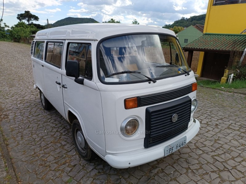 KOMBI 1.4 MI STD 8V FLEX 4P MANUAL - 2009 - NOVA PETRóPOLIS