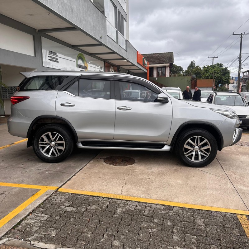 HILUX SW4 2.8 SRX 4X4 16V TURBO INTERCOOLER DIESEL 4P AUTOMÁTICO - 2017 - IVOTI