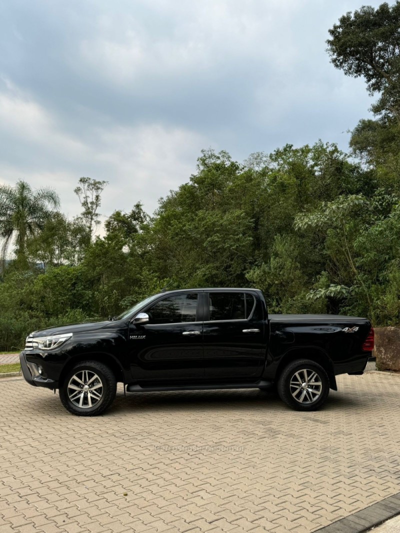 HILUX 2.8 SRX 4X4 CD 16V DIESEL 4P AUTOMÁTICO - 2017 - IVOTI