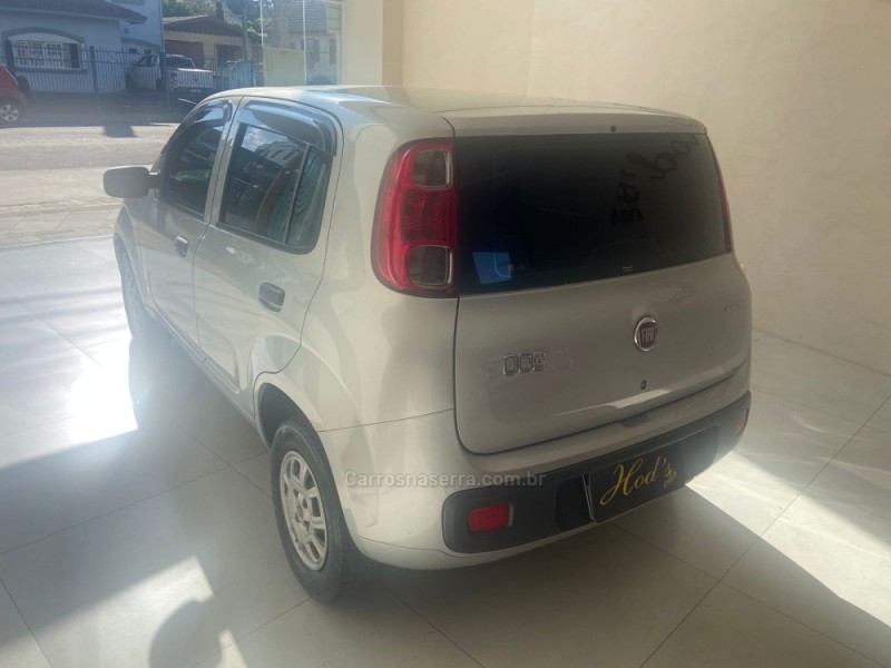 UNO 1.0 VIVACE 8V FLEX 4P MANUAL - 2015 - CANELA