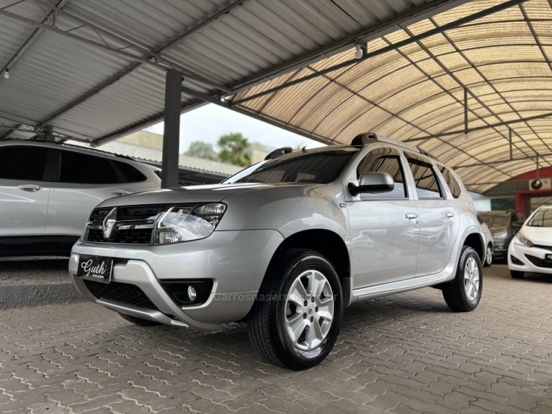 DUSTER 1.6 DYNAMIQUE 4X2 16V FLEX 4P MANUAL - 2017 - BOM PRINCíPIO