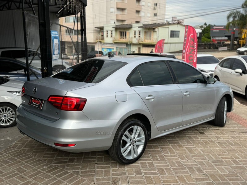 JETTA 2.0 TSI HIGHLINE 211CV GASOLINA 4P DSG - 2016 - TAPEJARA