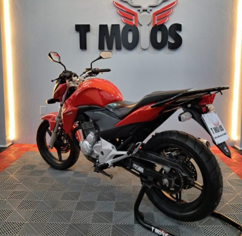 CB 300R  - 2014 - PORTãO