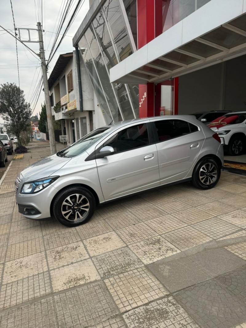 ONIX 1.4 MPFI LTZ 8V FLEX 4P MANUAL - 2014 - SOLEDADE