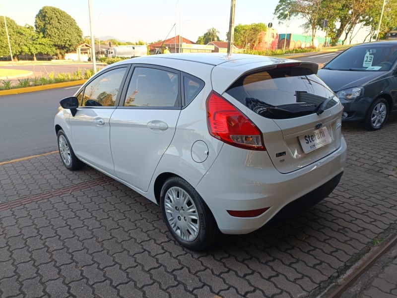 FIESTA 1.6 SE HATCH 16V FLEX 4P MANUAL - 2017 - BOM PRINCíPIO